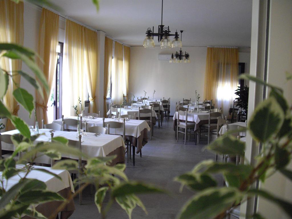 Residenza Hotel Garden Тосколано-Мадерно Экстерьер фото